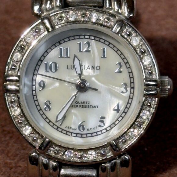 Lucciano Women’s Watch Silver Tone Pearlized Dial Stainless Steel Band WR - Picture 1 of 10